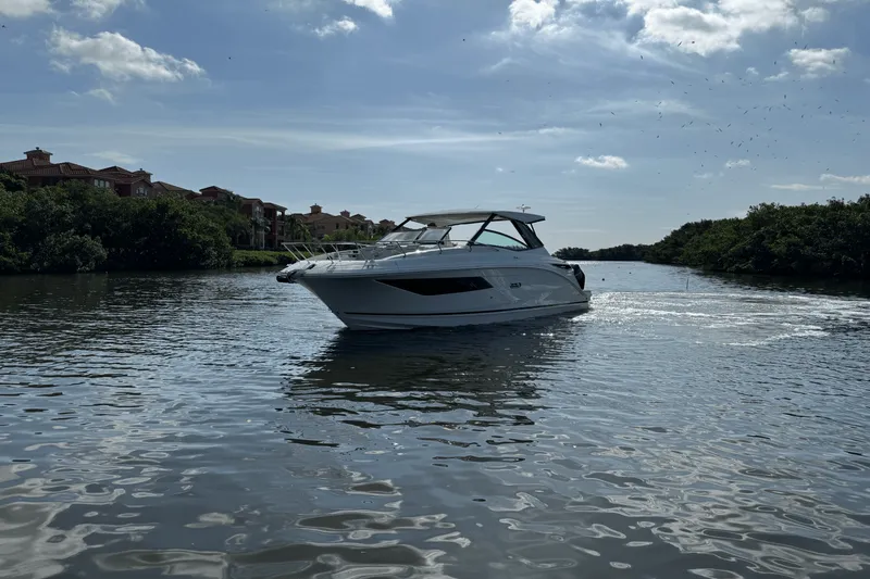 Slide: The Image of Sea Ray Sundancer 320 Outboard 2025 - 2