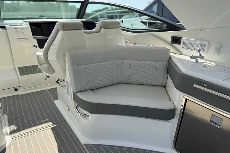 Slide: The Image of Sea Ray Sundancer 320 Outboard 2025 - 20