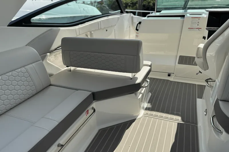 Slide: The Image of Sea Ray Sundancer 320 Outboard 2025 - 21