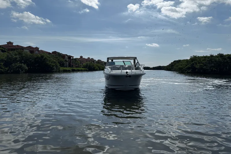 Slide: The Image of Sea Ray Sundancer 320 Outboard 2025 - 3
