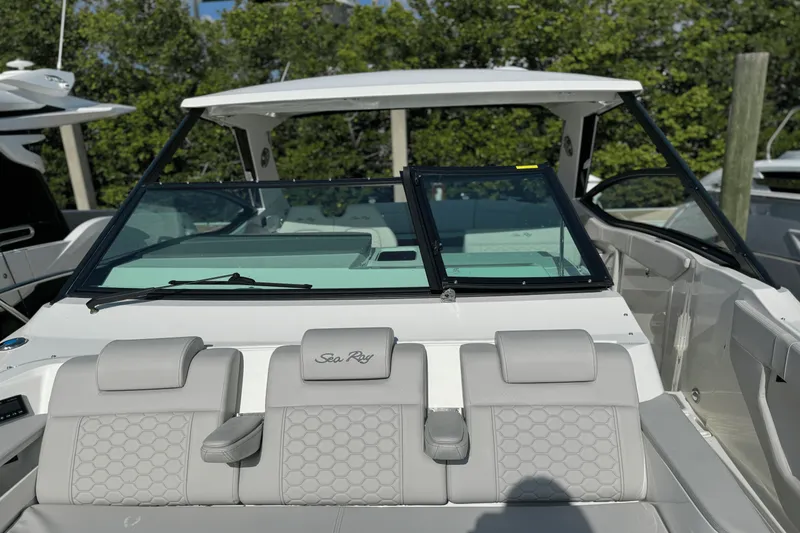 Slide: The Image of Sea Ray Sundancer 320 Outboard 2025 - 30