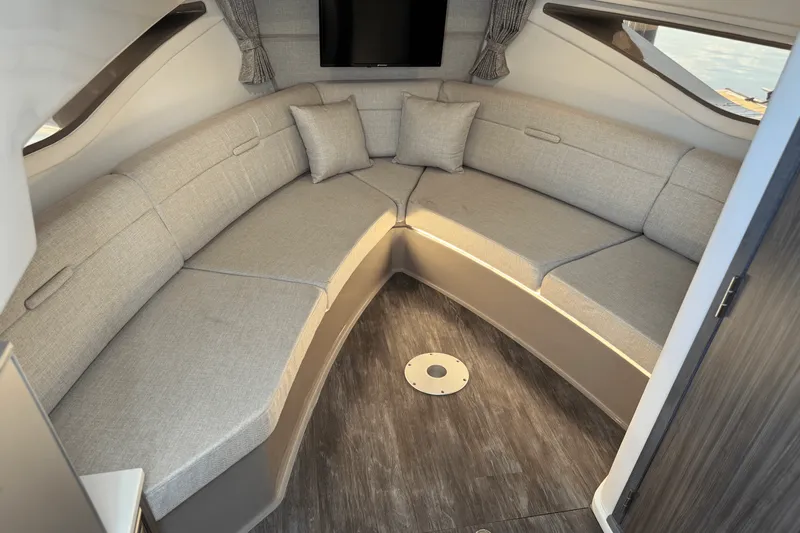 Slide: The Image of Sea Ray Sundancer 320 Outboard 2025 - 37