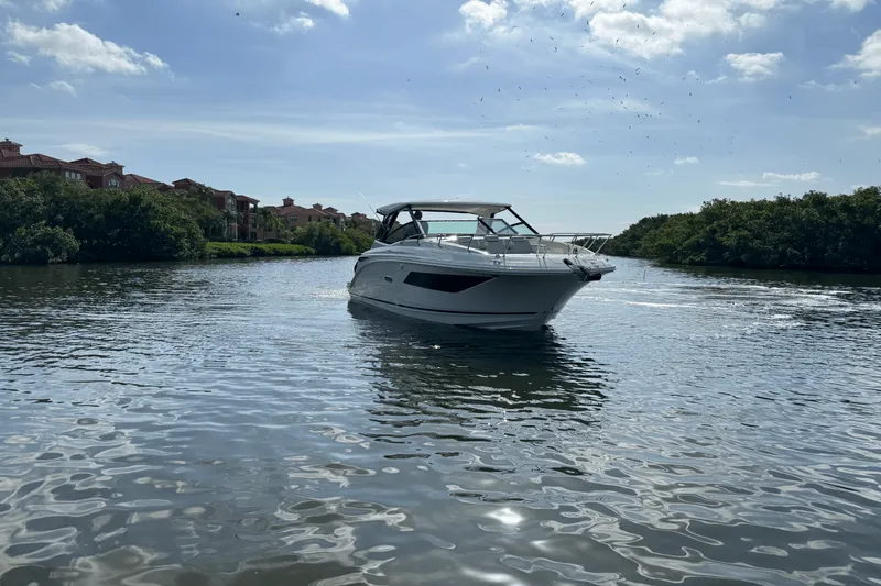 Slide: The Image of Sea Ray Sundancer 320 Outboard 2025 - 4