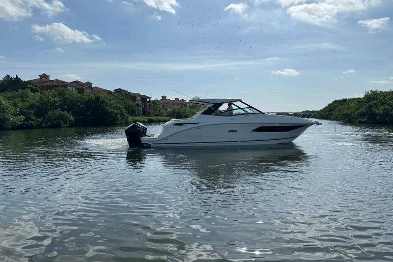Slide: The Image of Sea Ray Sundancer 320 Outboard 2025 - 8