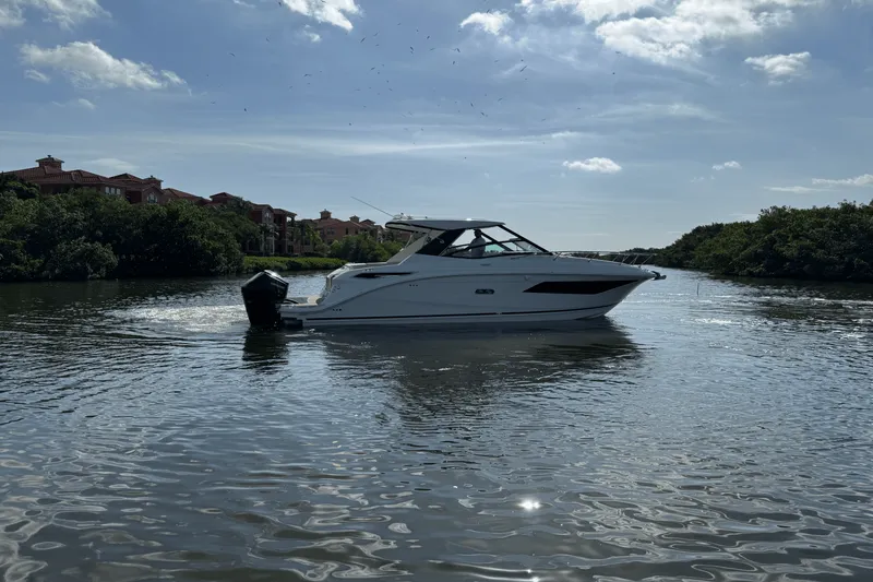 Slide: The Image of Sea Ray Sundancer 320 Outboard 2025 - 9