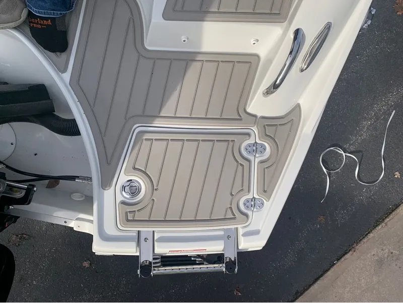 Slide: The Image of Crownline Boats E260 XS 2024 - 23
