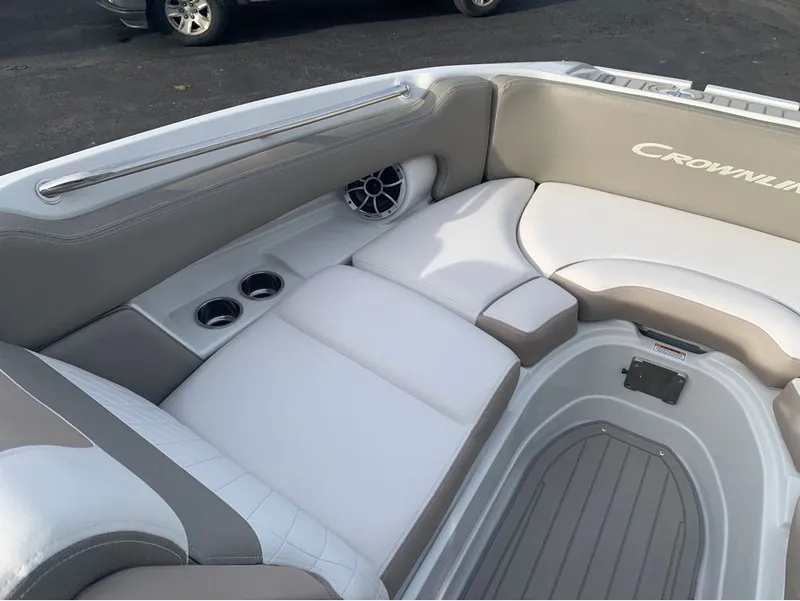 Slide: The Image of Crownline Boats E260 XS 2024 - 9