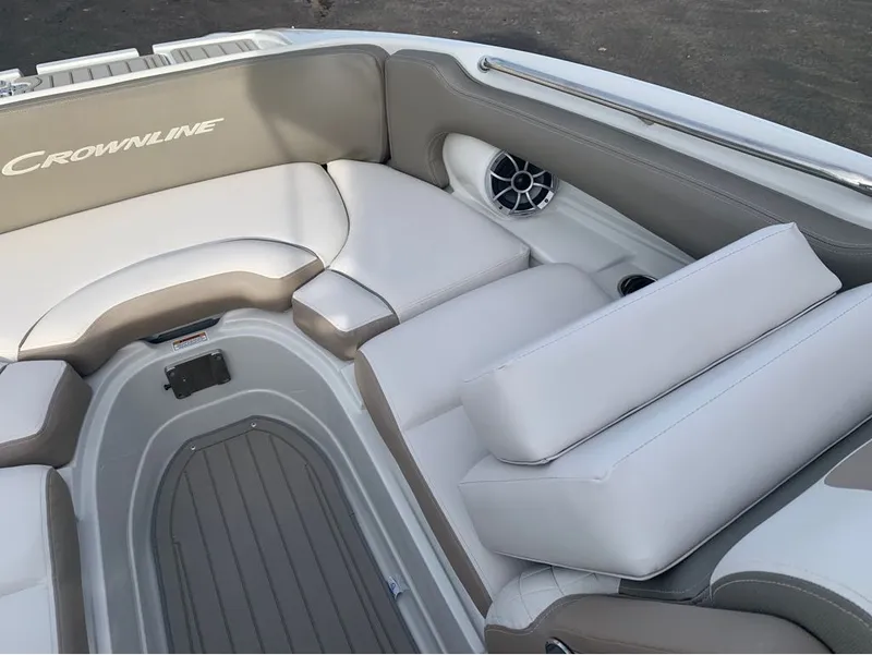 Slide: The Image of Crownline Boats E260 XS 2024 - 11
