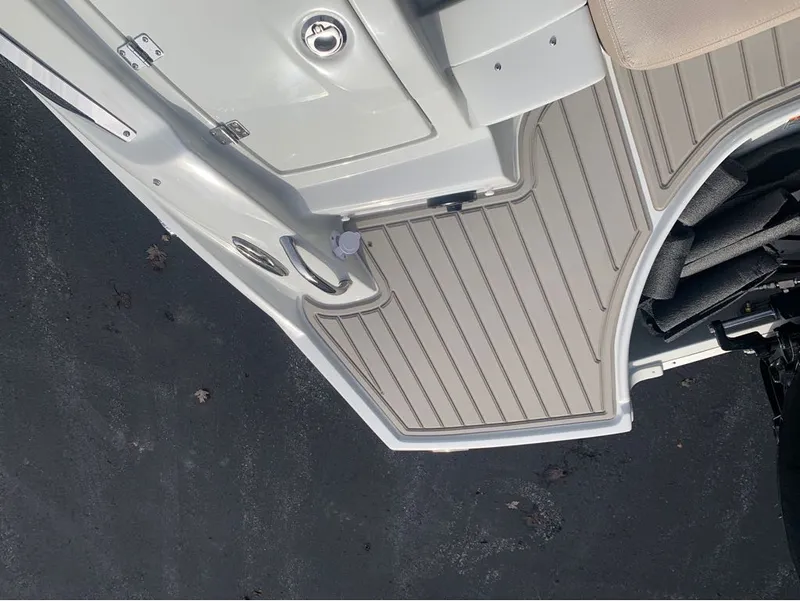 Slide: The Image of Crownline Boats E260 XS 2024 - 22