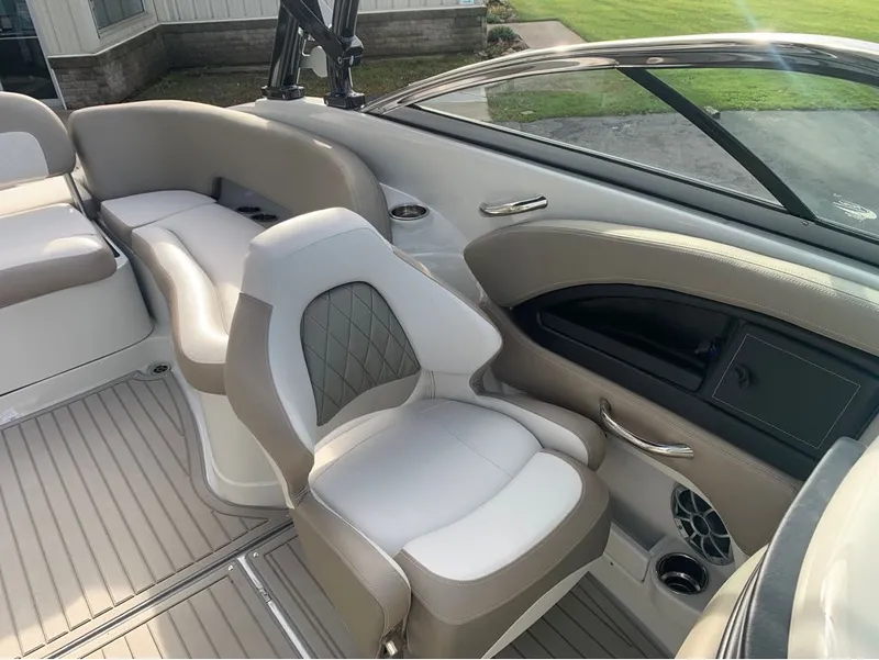 Slide: The Image of Crownline Boats E260 XS 2024 - 15