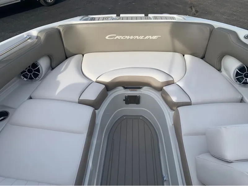 Slide: The Image of Crownline Boats E260 XS 2024 - 10