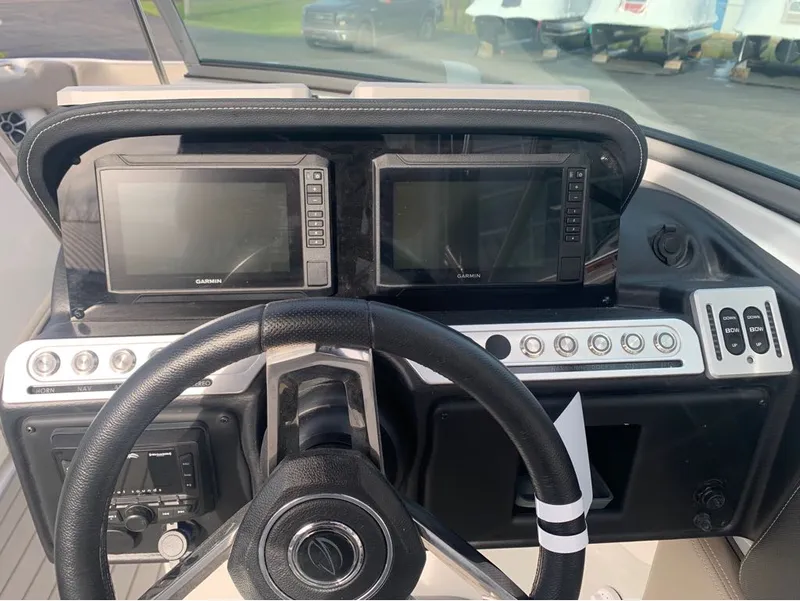 Slide: The Image of Crownline Boats E260 XS 2024 - 20