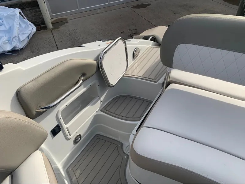 Slide: The Image of Crownline Boats E260 XS 2024 - 21