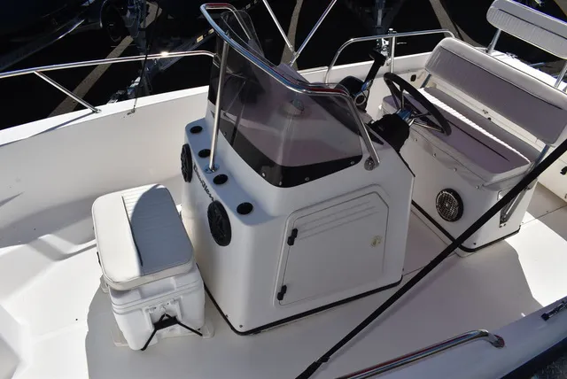 Slide: The Image of Boston Whaler 18 Dauntless 1999 - 14