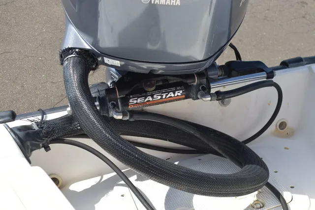 Slide: The Image of Boston Whaler 18 Dauntless 1999 - 24