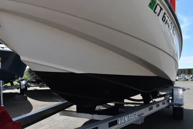Slide: The Image of Boston Whaler 18 Dauntless 1999 - 56