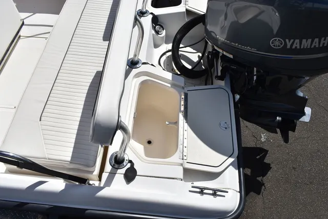 Slide: The Image of Boston Whaler 18 Dauntless 1999 - 16