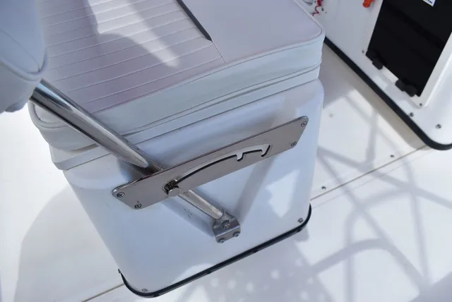 Slide: The Image of Boston Whaler 18 Dauntless 1999 - 26