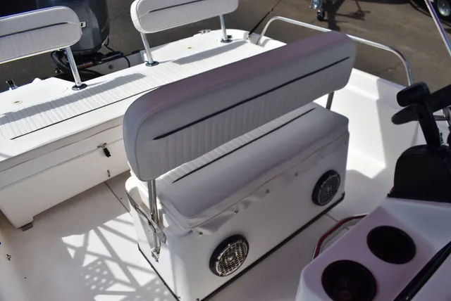 Slide: The Image of Boston Whaler 18 Dauntless 1999 - 28