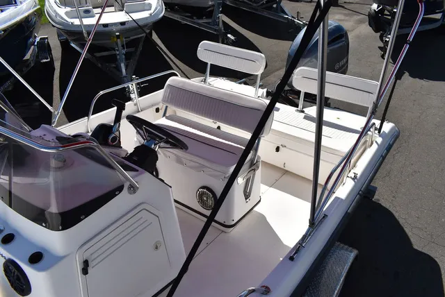 Slide: The Image of Boston Whaler 18 Dauntless 1999 - 15
