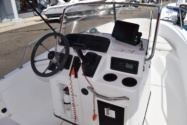 Slide: The Image of Boston Whaler 18 Dauntless 1999 - 30