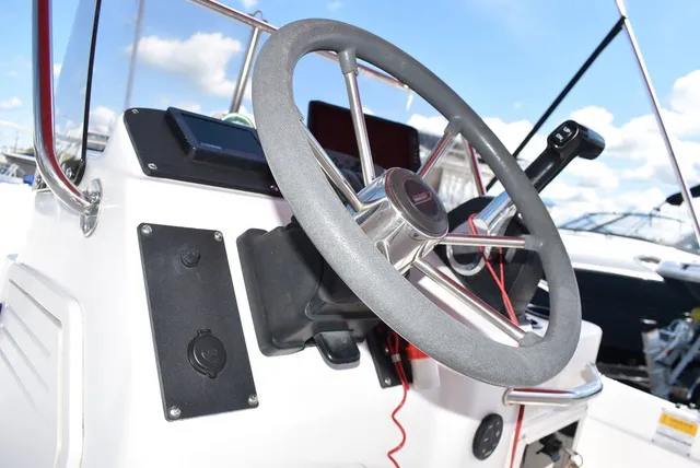 Slide: The Image of Boston Whaler 18 Dauntless 1999 - 38