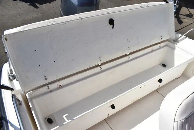 Slide: The Image of Boston Whaler 18 Dauntless 1999 - 23