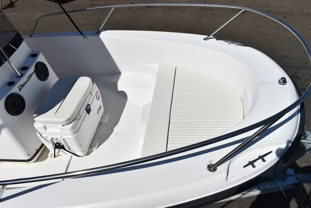 Slide: The Image of Boston Whaler 18 Dauntless 1999 - 13