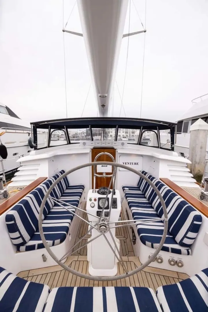 Slide: The Image of Admiral Marine Center Cockpit 1999 - 26