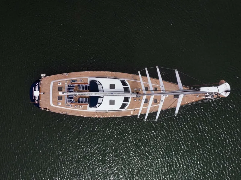 Slide: The Image of Admiral Marine Center Cockpit 1999 - 47