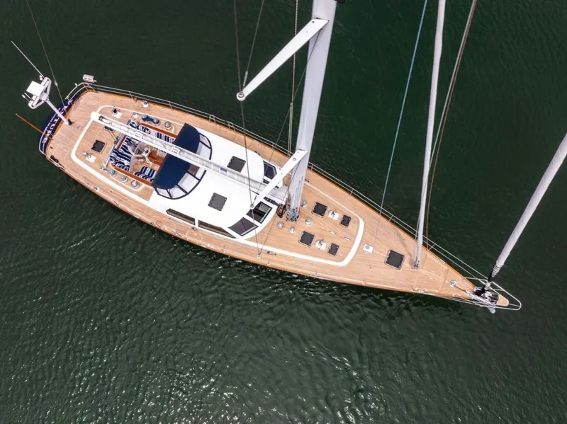 Slide: The Image of Admiral Marine Center Cockpit 1999 - 46