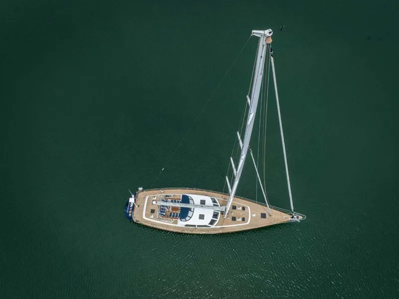 Slide: The Image of Admiral Marine Center Cockpit 1999 - 48