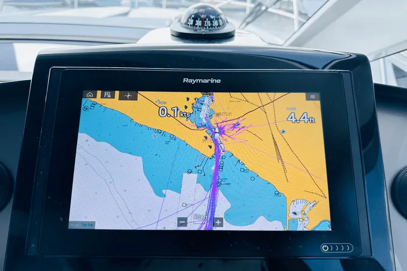 Slide: The Image of Galeon 485 HTS 2018 - 27