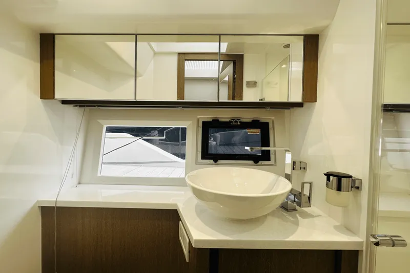 Slide: The Image of Galeon 485 HTS 2018 - 60