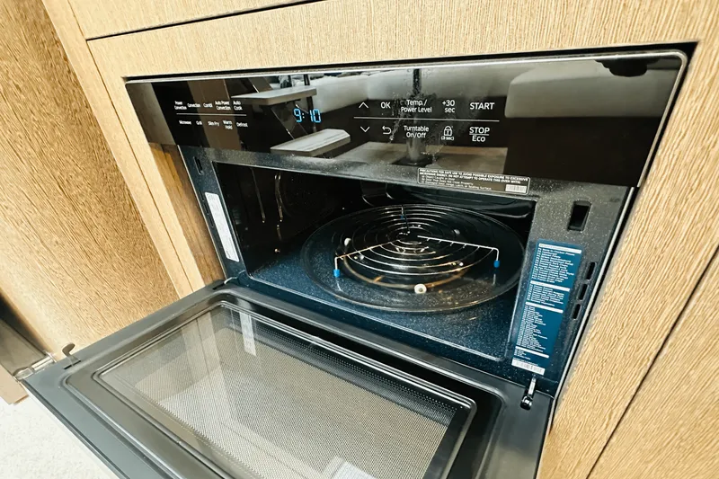 Slide: The Image of Galeon 485 HTS 2018 - 72