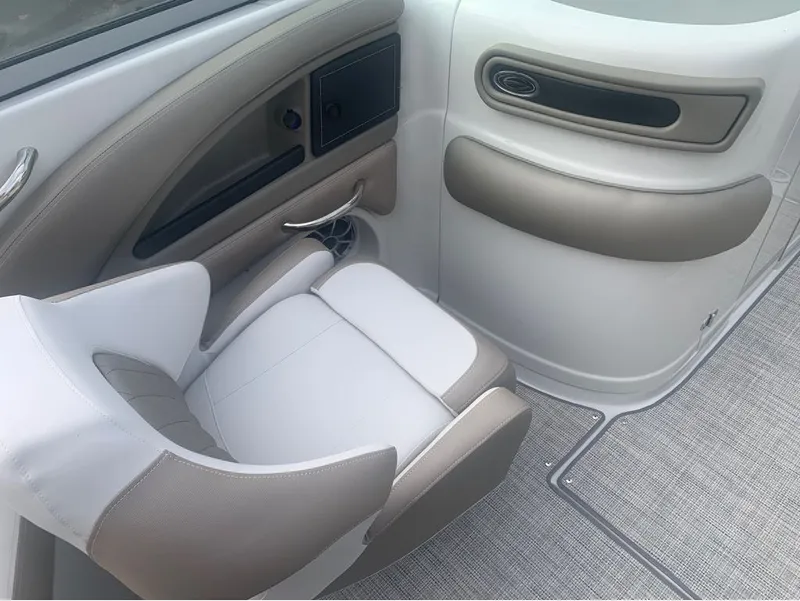 Slide: The Image of Crownline Boats 250 XSS 2024 - 22
