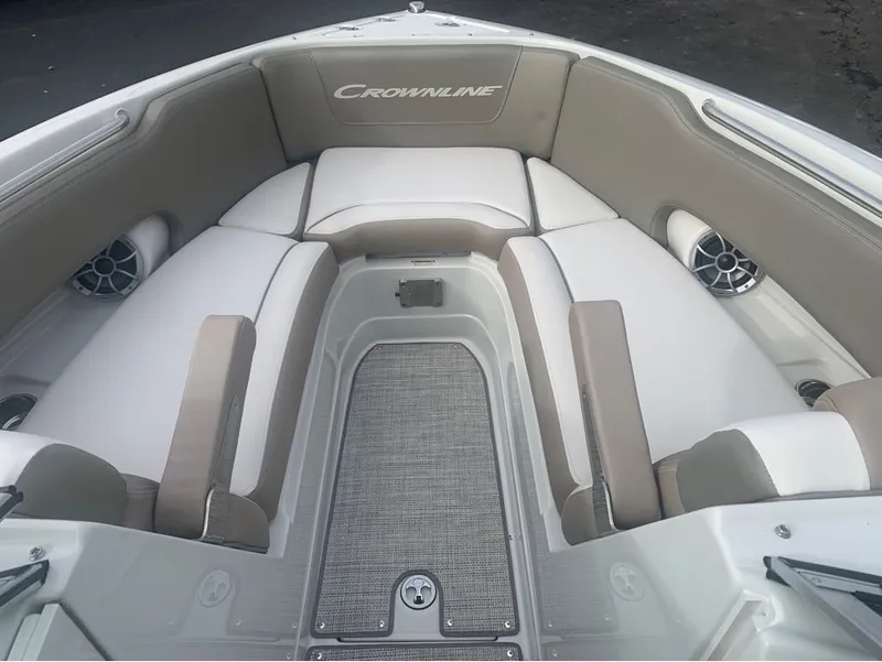 Slide: The Image of Crownline Boats 250 XSS 2024 - 11