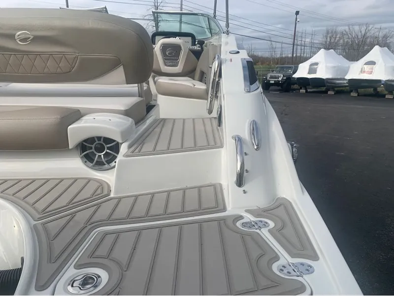 Slide: The Image of Crownline Boats 250 XSS 2024 - 31