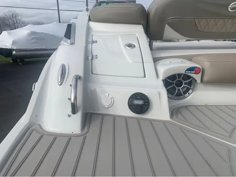 Slide: The Image of Crownline Boats 250 XSS 2024 - 30