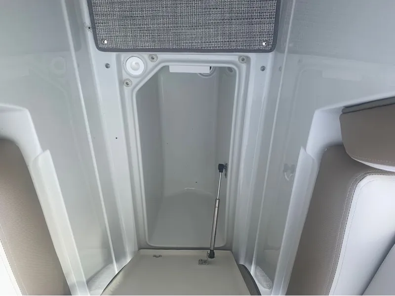 Slide: The Image of Crownline Boats 250 XSS 2024 - 28