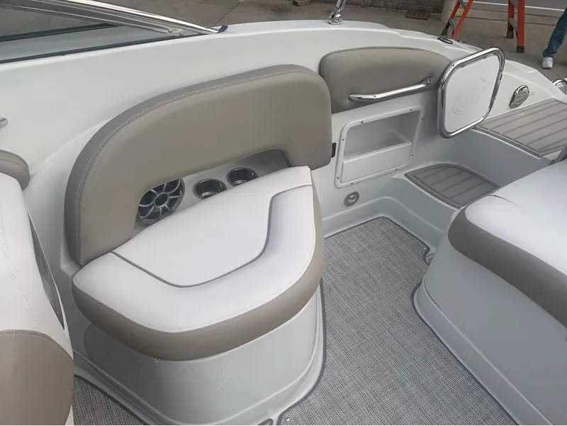 Slide: The Image of Crownline Boats 250 XSS 2024 - 21