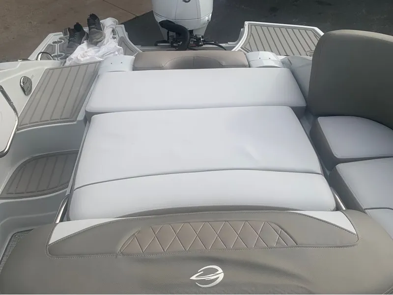 Slide: The Image of Crownline Boats 250 XSS 2024 - 25