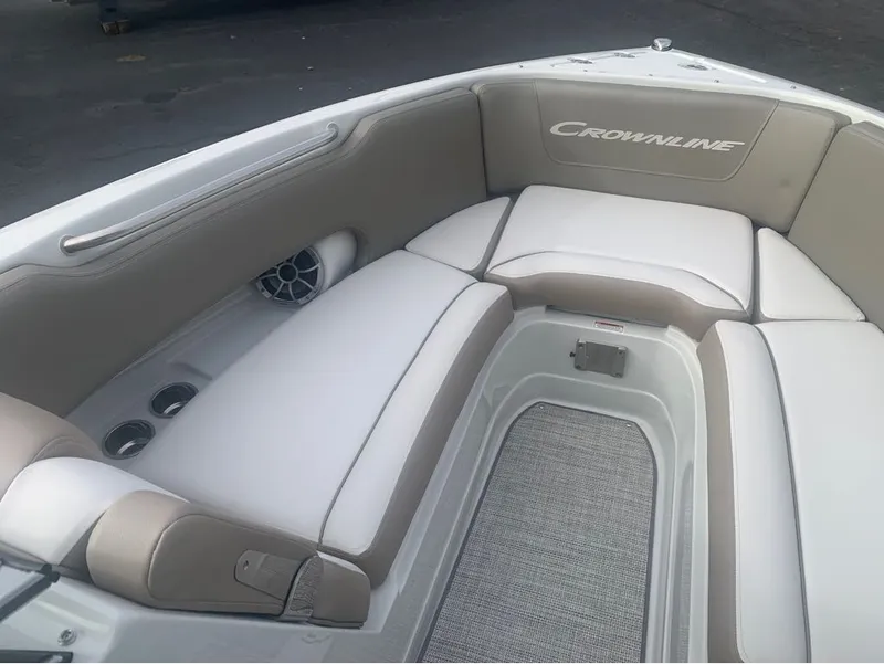 Slide: The Image of Crownline Boats 250 XSS 2024 - 10