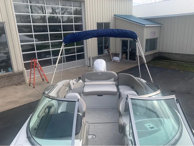 Slide: The Image of Crownline Boats 250 XSS 2024 - 26