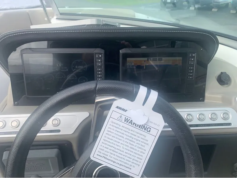 Slide: The Image of Crownline Boats 250 XSS 2024 - 18