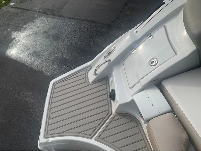 Slide: The Image of Crownline Boats 250 XSS 2024 - 29