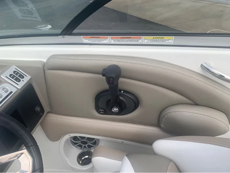 Slide: The Image of Crownline Boats 250 XSS 2024 - 17