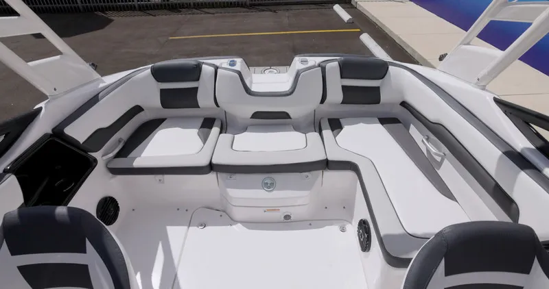 Slide: The Image of Yamaha 195S 2026 - 11