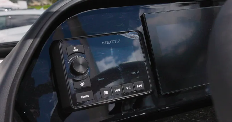 Slide: The Image of Yamaha 195S 2026 - 5