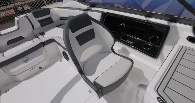 Slide: The Image of Yamaha 195S 2026 - 9